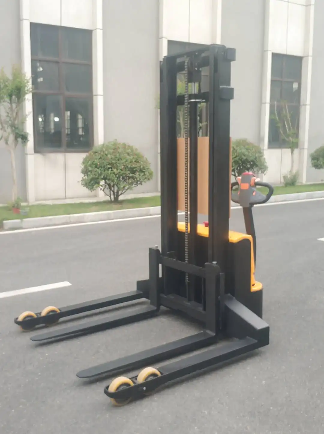 
Traddle type electric stacker double lift cyclinders AC/DC motor stepless speed control 