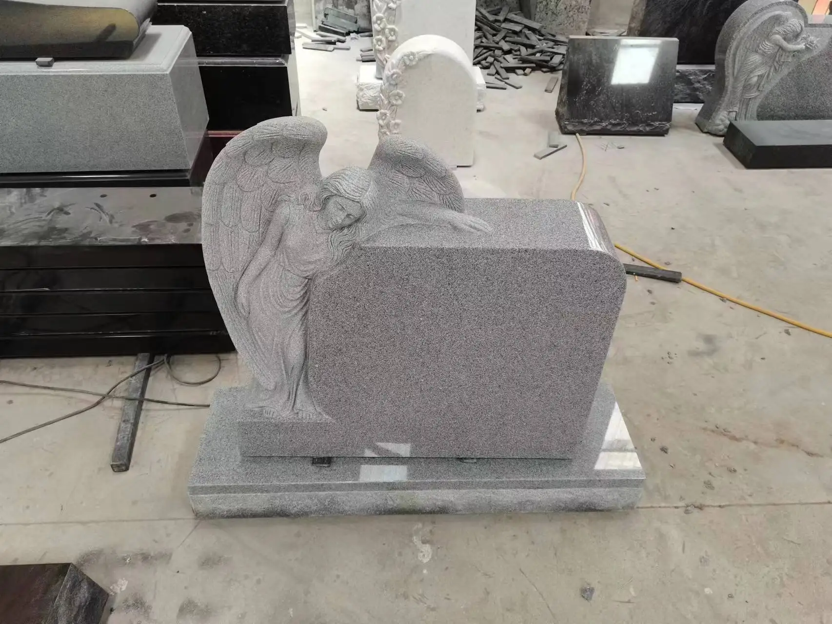 Chinese Cheap Granite Grave Stones Cemetery Tombstones and Monuments Gravestone with Factory Price