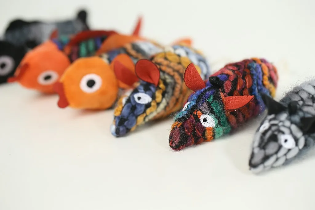 Cat toy mouse with natural catnip and realistic mouse sound