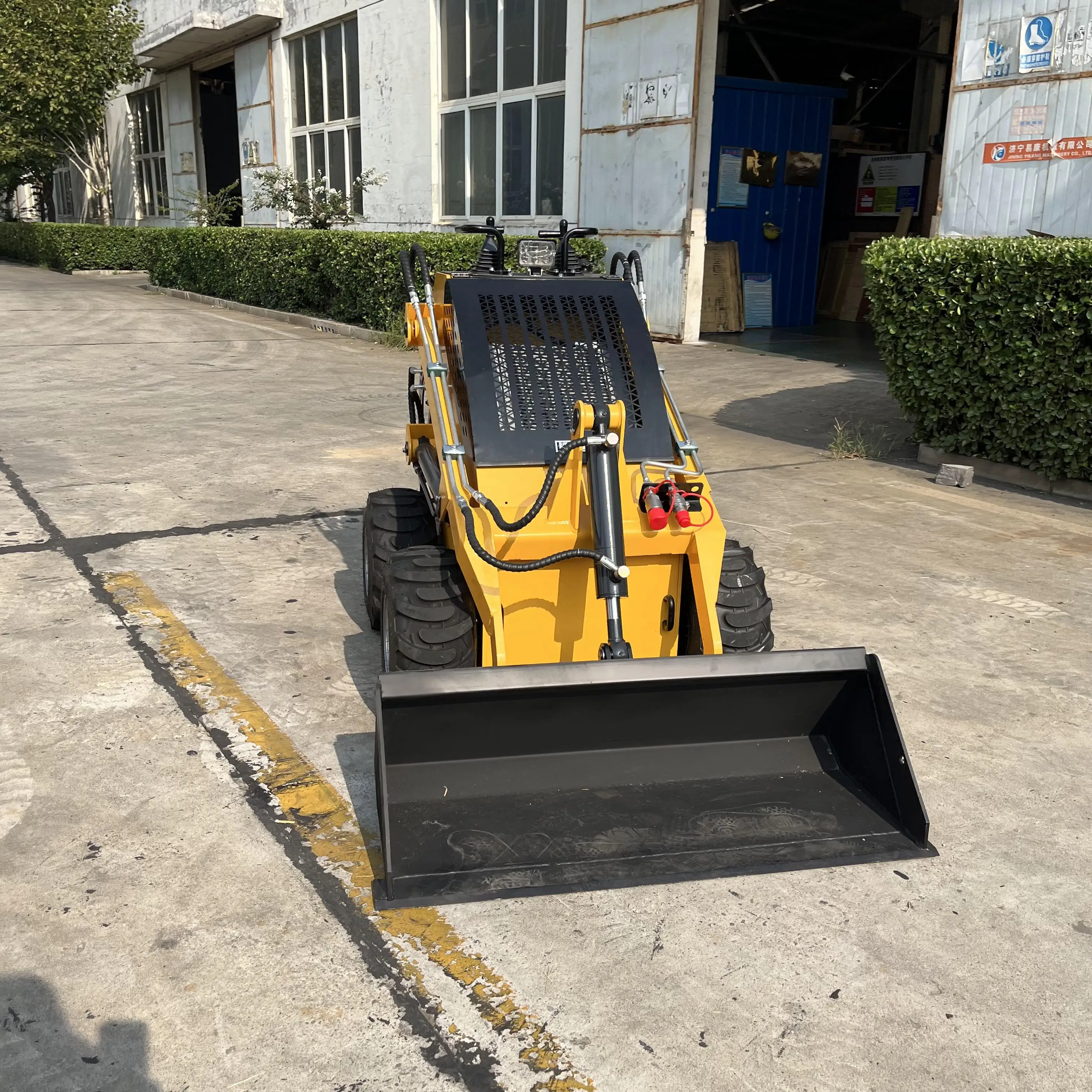 High Quality Earth-moving Mini Skid Steer Loader Mini Wheel Loader Front End Loader