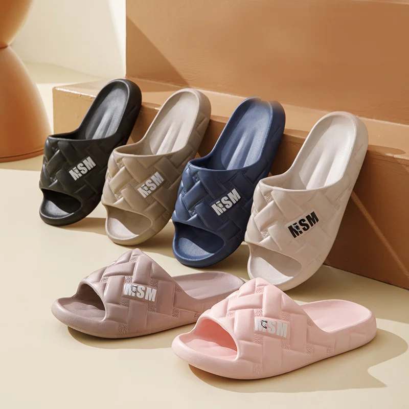 Wholesale slippers. Slippers that can be customized with icons. Thick-soled slippers suitable for home and bathroom use.
