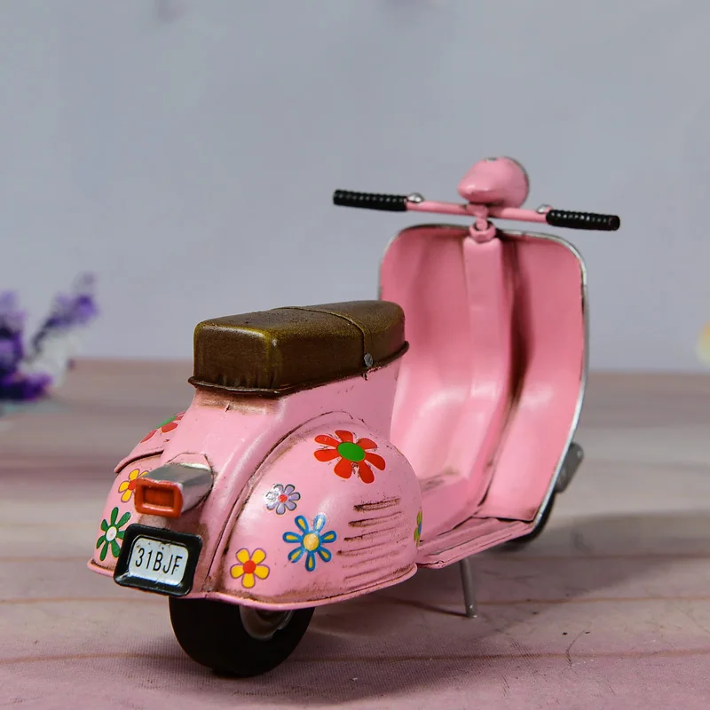 Classical Iron Scooter Model of Ladies Shop Decoration Design, Crafts Decoration