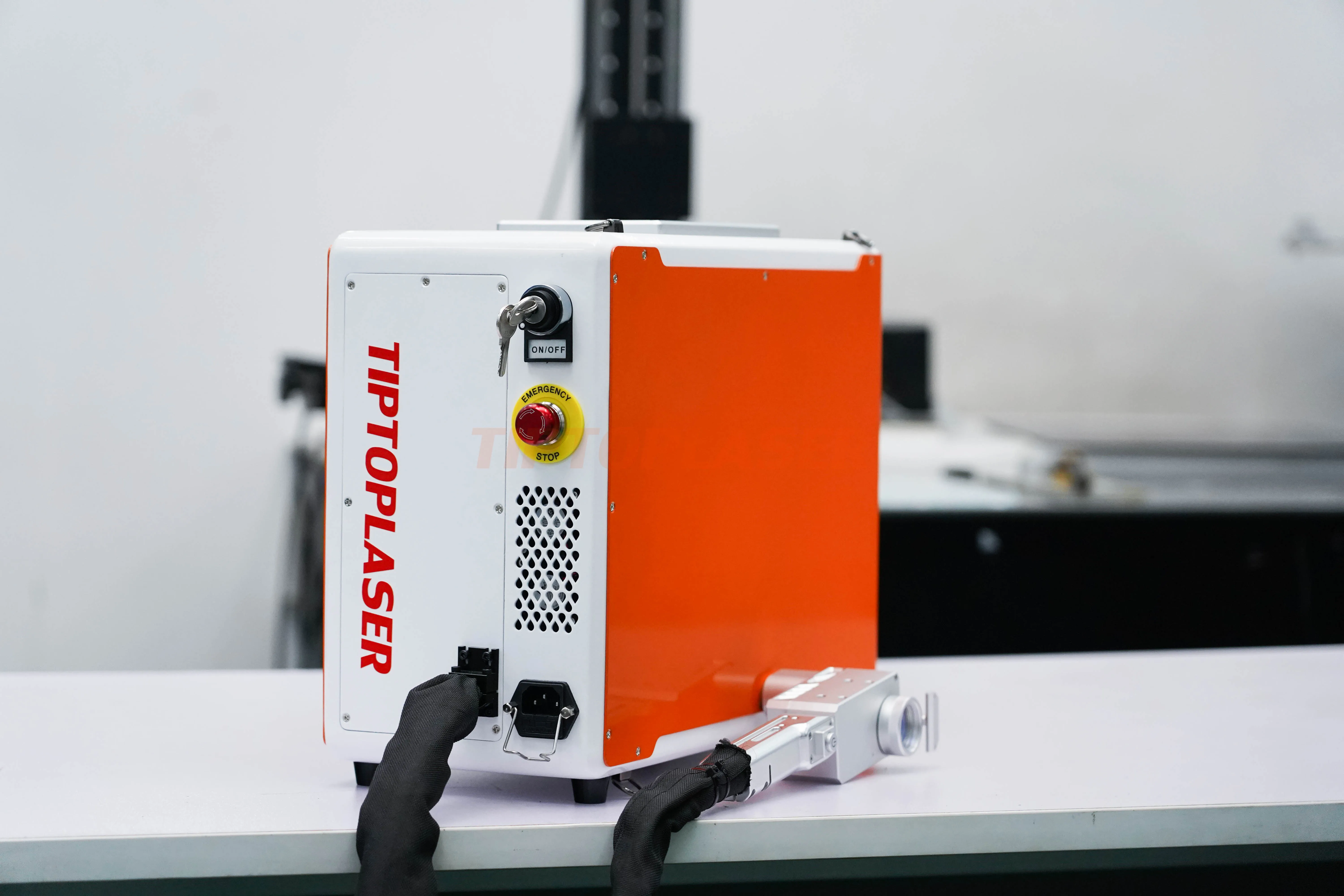 Лазерная импульсная машина для очистки краски от ржавчины по цене 50 Вт 100 200 лазерная коррозии и TIPTOPLASER