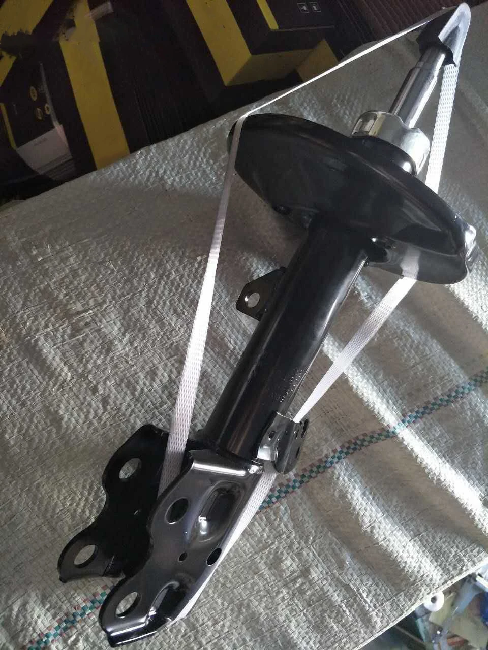 China Auto Parts Car Front Rear Left Right Shock Absorbers For nissan urvan e25 note nissan urvan e25 1991 b13 bluebird micra