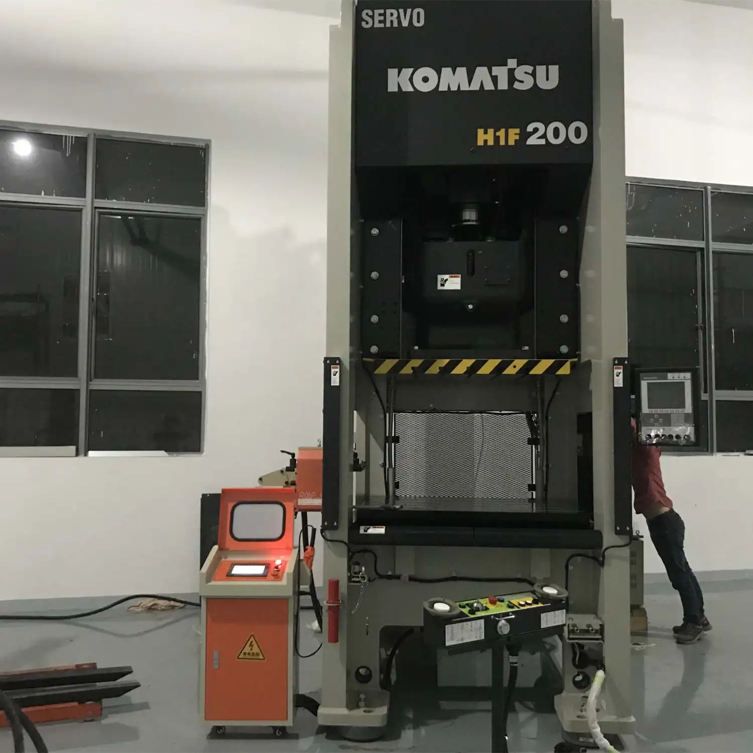 China Manufacturing Machinery Coil Feeder Press Machine Pneumatic Servo NC Roll Feeder For Stainless Steel Stamping