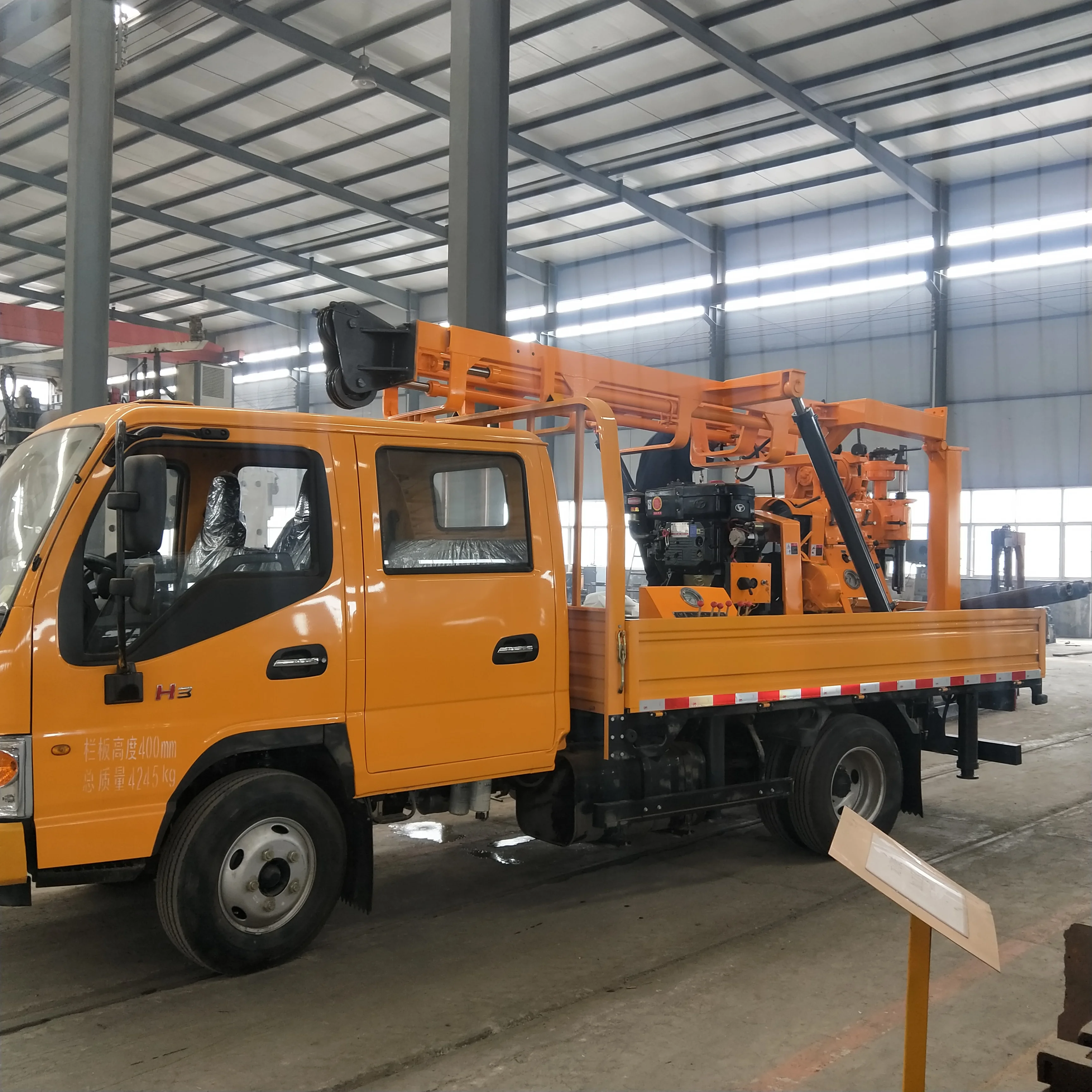 Easy to operate car mounted well drilling machine / well digging machine / bore well drilling machine price