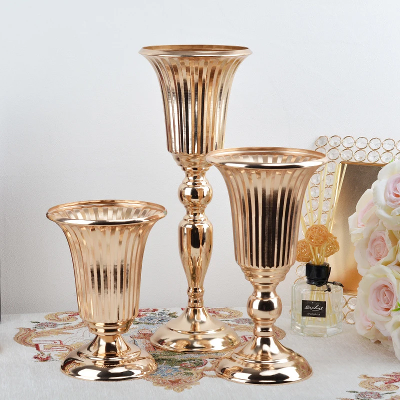 Hot Selling Elegant Wedding Centerpiece Vase For Party Decor Metal Gold Flower Stand Table Centerpieces Road Lead