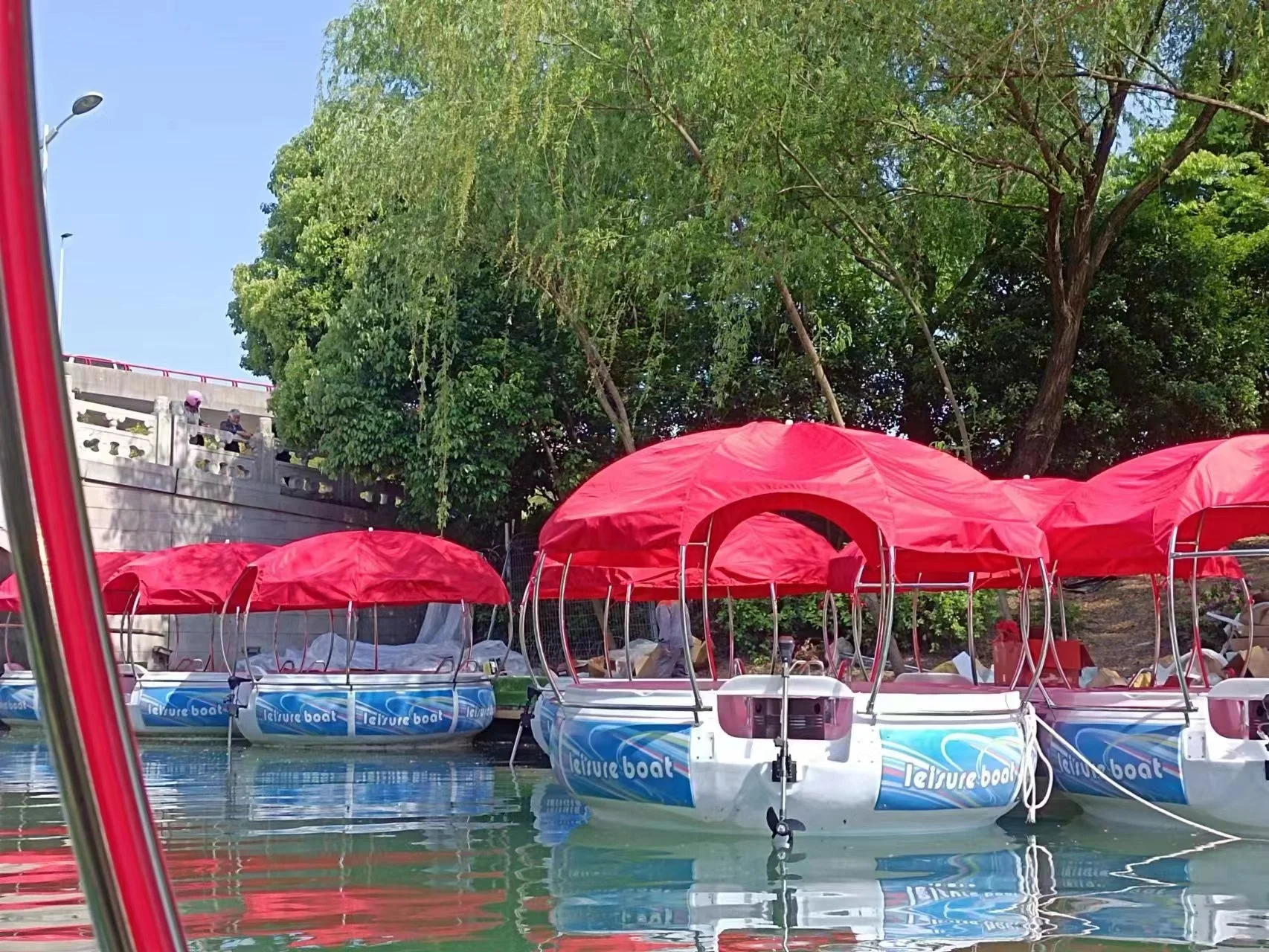 BBQ leisure boat 8 person Round barbecue donut boat