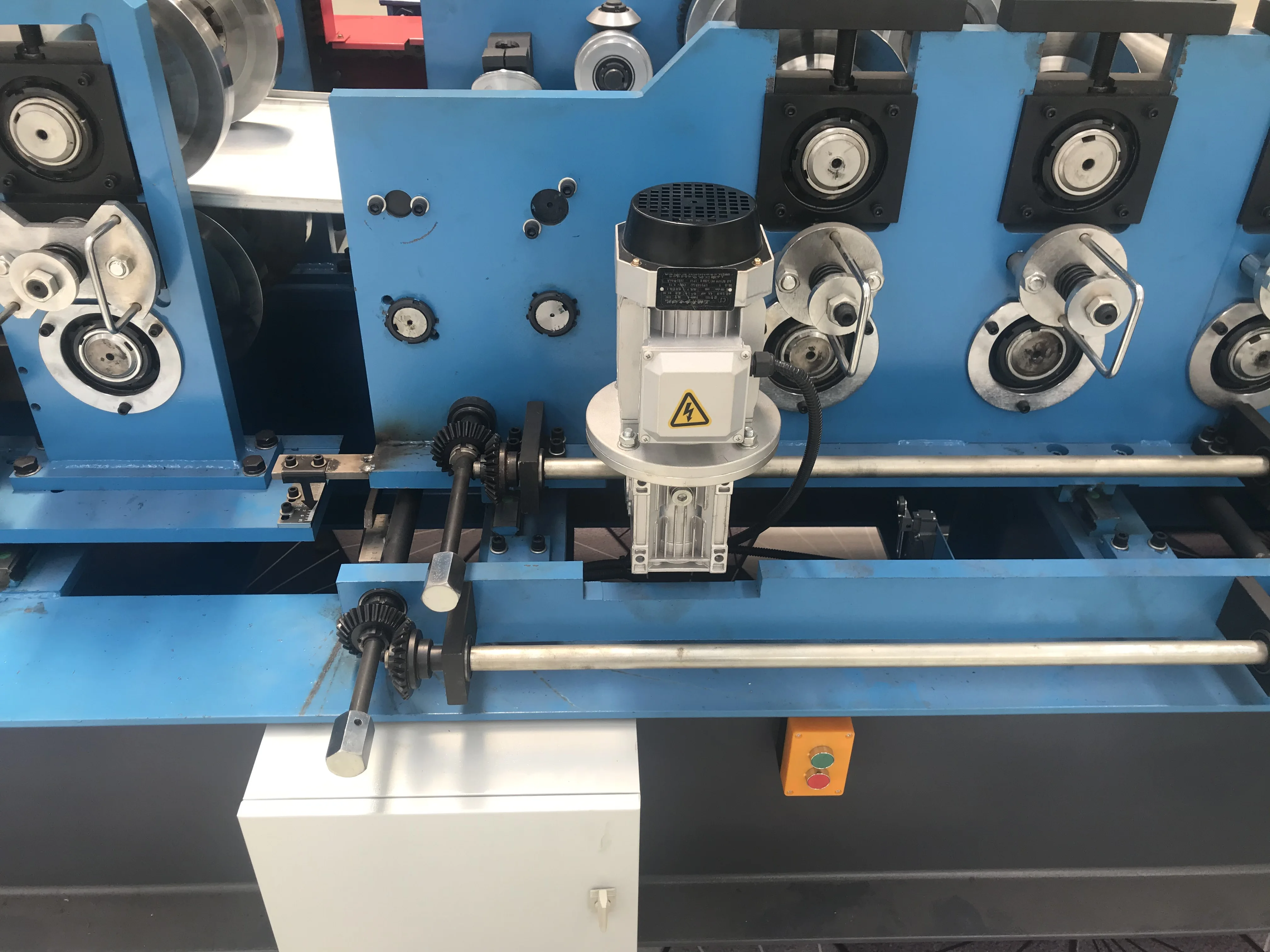 Fully automatically CZ interchange purling roll forming machine