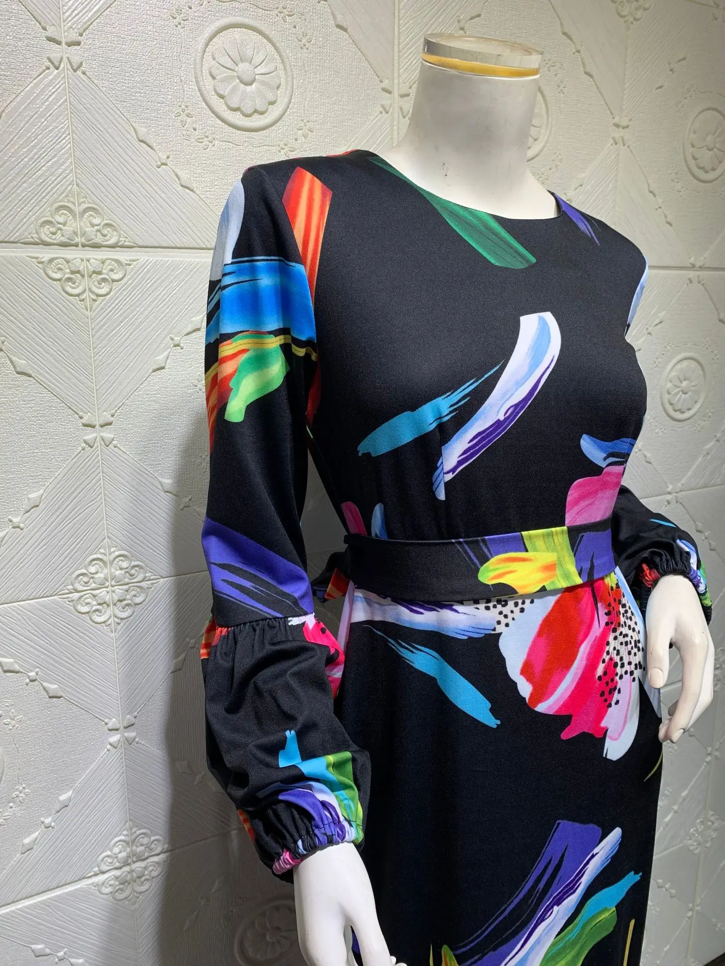 Цветок для исламских женщин одежда мода Шелковый Атлас печатных с длинным рукавом Женские длинное мусульманское платье