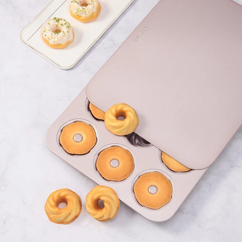 CHEFMADE WK9928 12Cup Cavity Carbon Steel Cyclone Cake Mold Pans For Baking Non-Stick