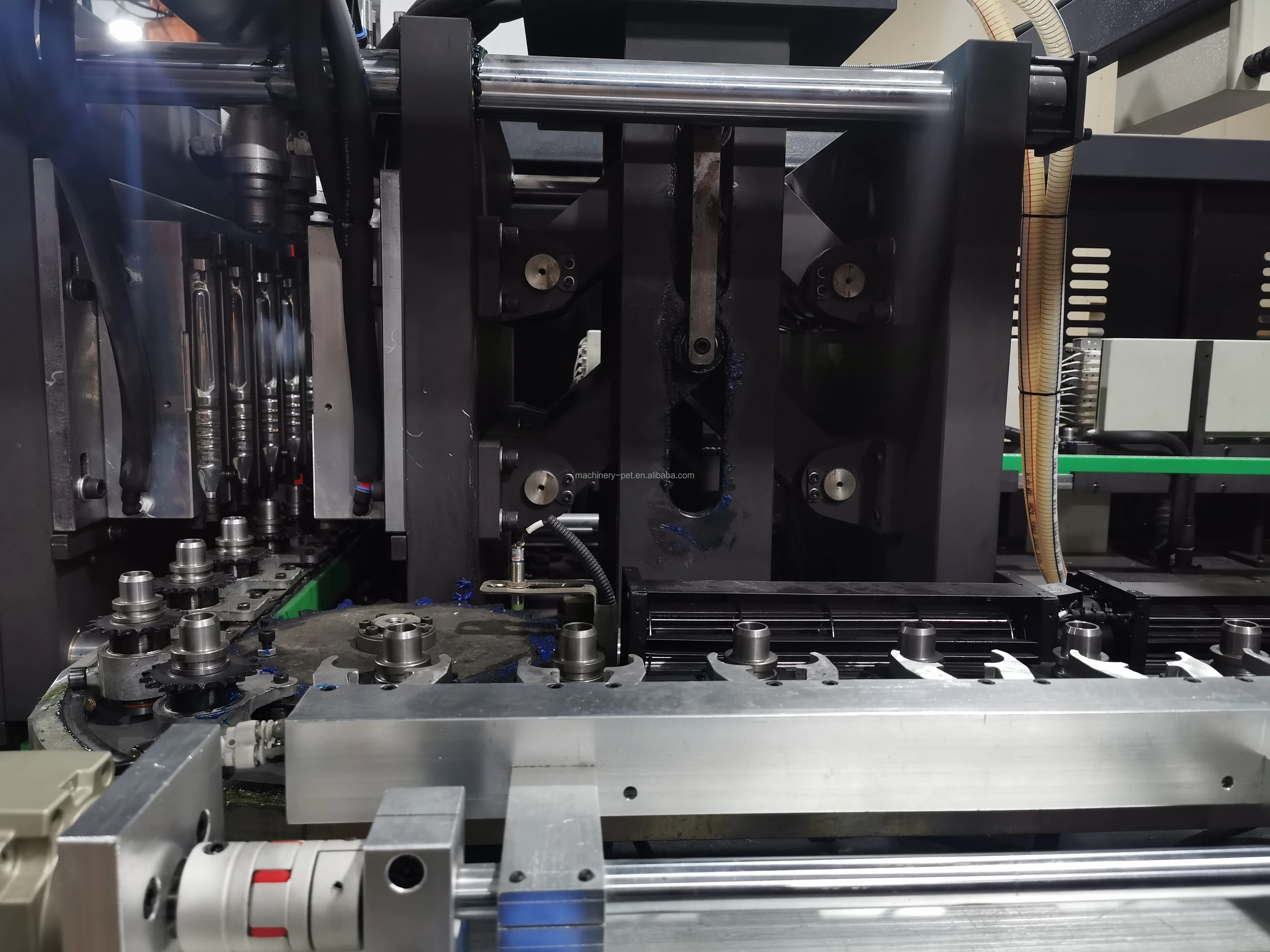 Maquina de soplado de botellas de agua suda de alta velocidad