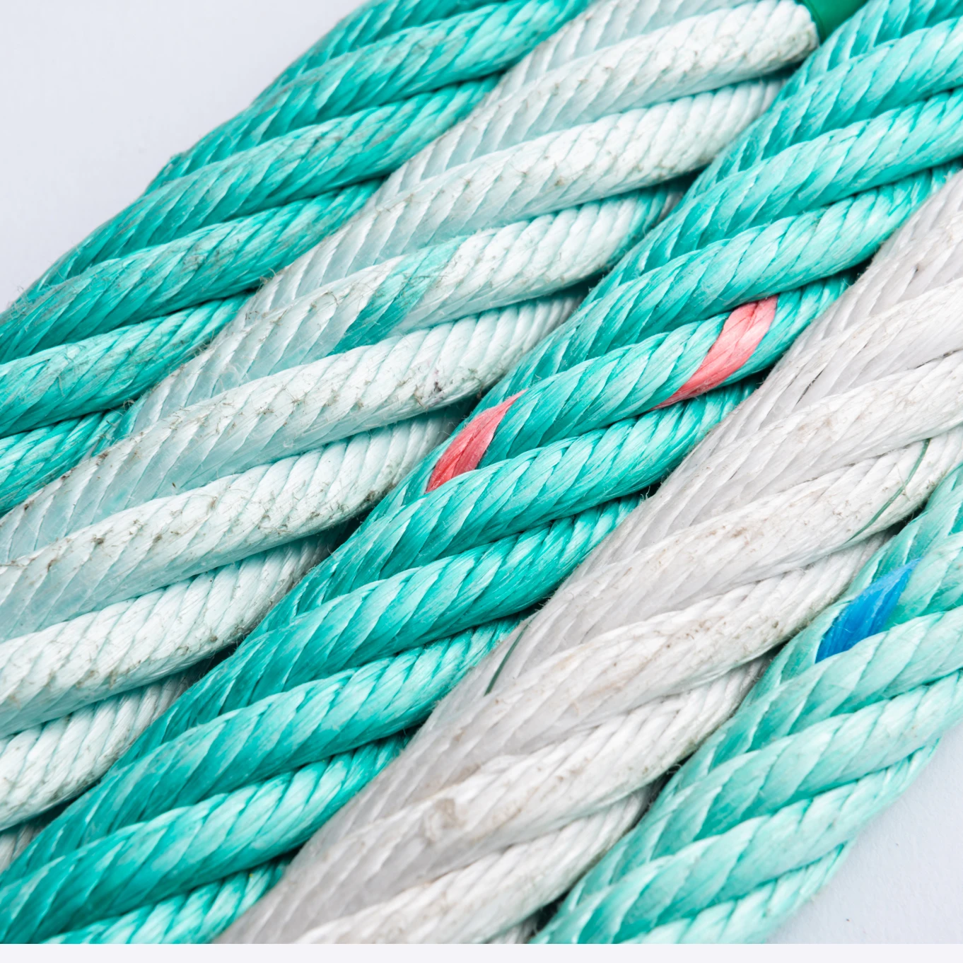 The factory produces high-grade fishing lines in various colors 6 strand combined trawl net rope with steel core