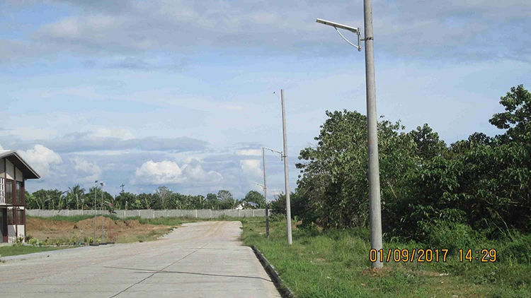 high quality Aluminum PC lens Smart RC control light sensor Solar 80 Watts road lighting LED street light for road use