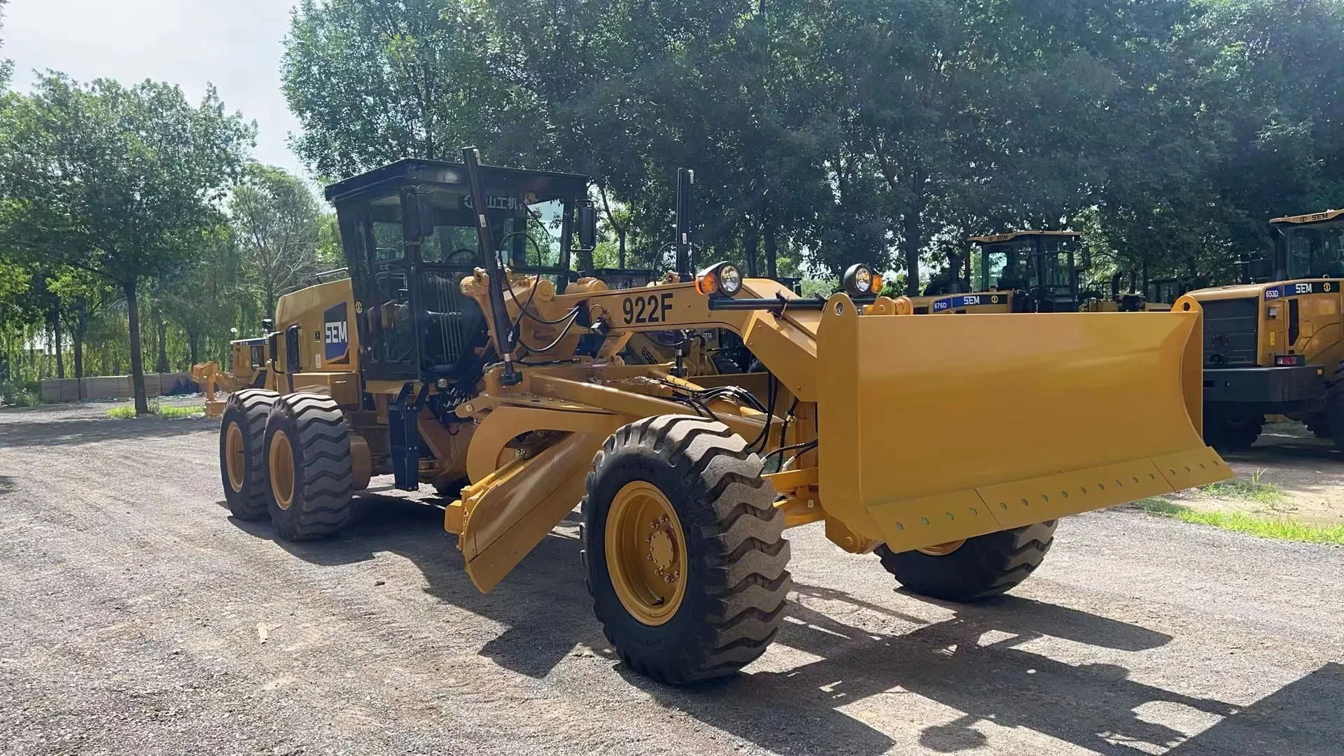 Hot Sale Road Grader SEM922F 220HP Small Motor Grader in Russia