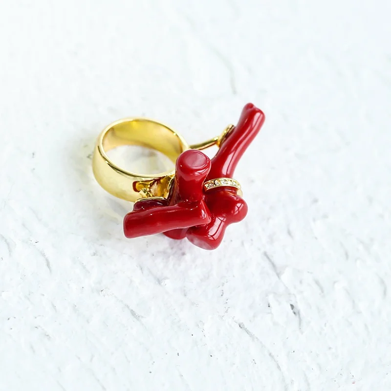 Wholesale Woman Ring Red Artificial Coral Ring High Quality Control Ladies Gold Plated Resin CLASSIC Ring Watch 1 Pcs A03026