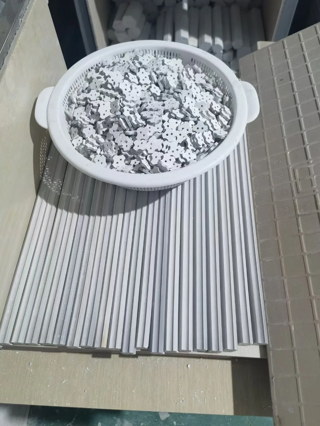 Four-Hole Magnesium Oxide Rod for Thermocouple Two Large Two-Hole Magnesium Oxide Tubes