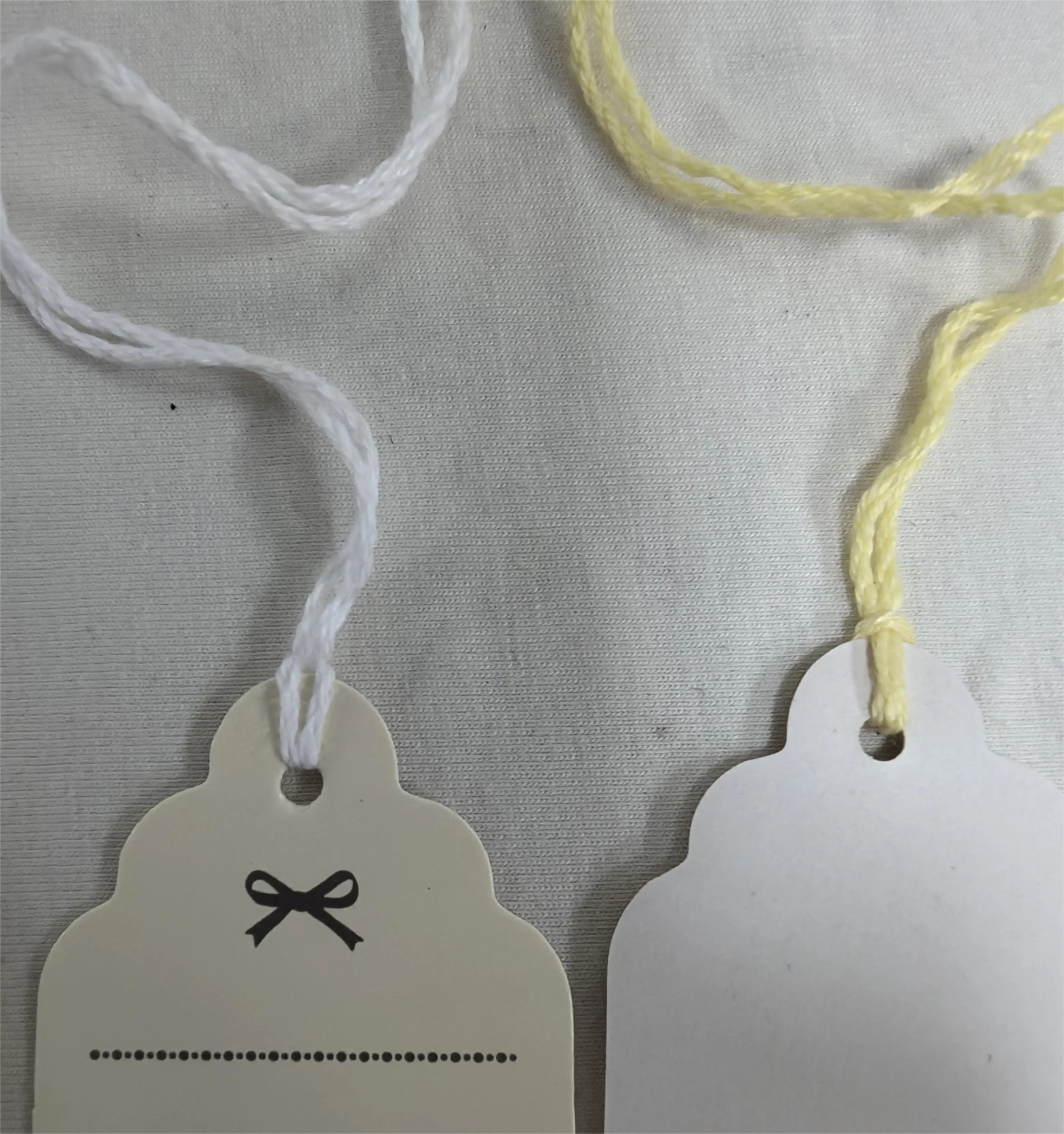 Luxury White Clothing Hang Tags Custom Printed Circle Paper Hangtags For Clothing Product With Own Logo
