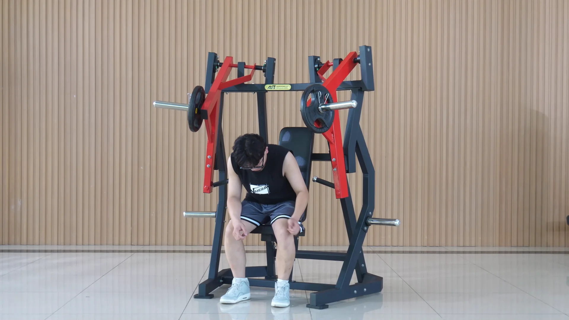 Ham Strength XM05 Iso-Lateral Seated chest press machine Plate-Loaded machine Seated chest press machine