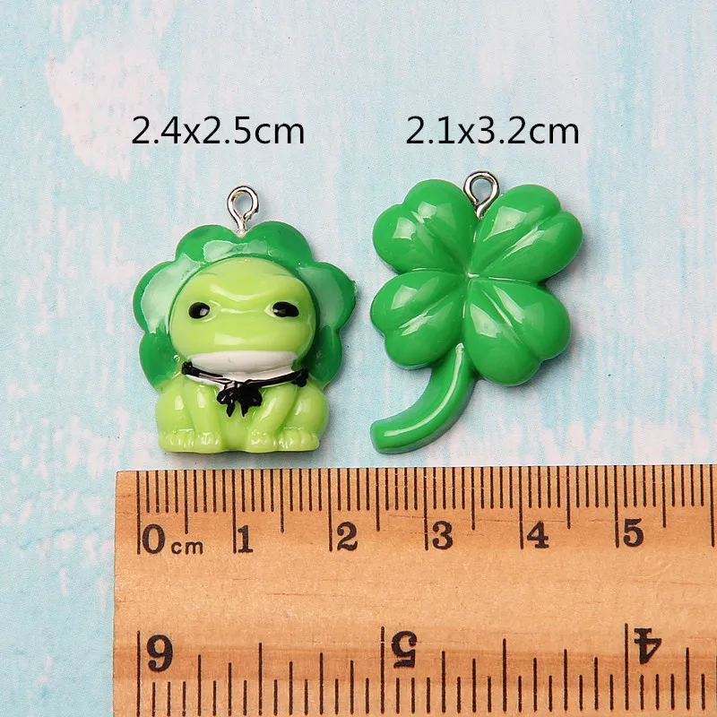 Free Shipping Charm Cabochons Resin Crafts Lucky Green Clover Frog Pendant Jewelry Accessory Decorated Resin Crafts Ornament