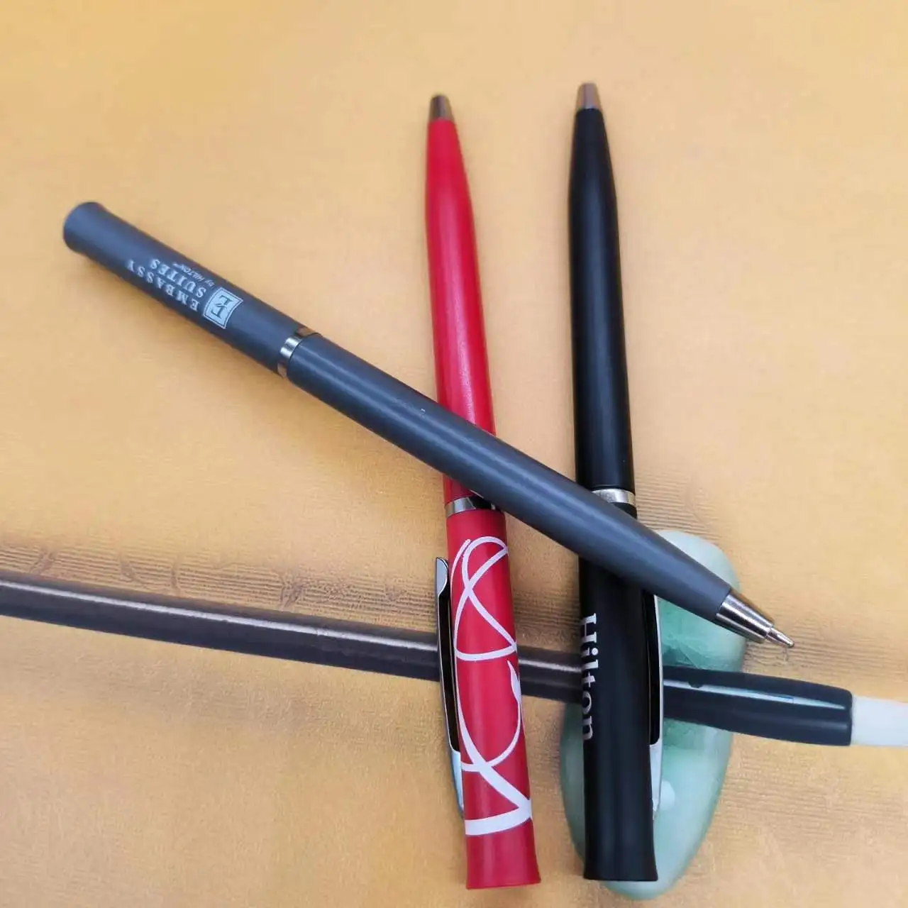 CHXN Wholesale novel hotel ink pen laser printing enterprise logo advertising pen frosted plastic ball pen