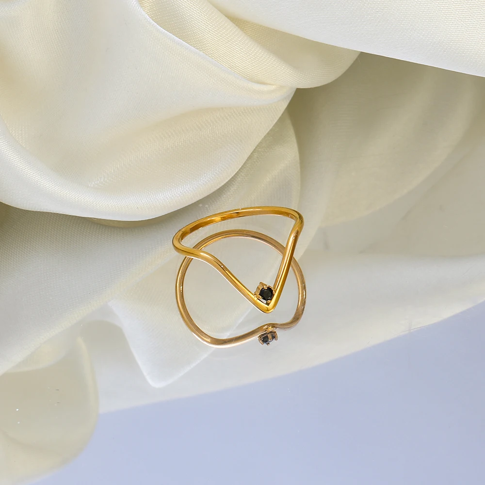 High End 18K Plain Gold Black Stone Zirconia Fine Arrow  Stainless Steel Rings Trendy Simple Gold Plated Jewelry