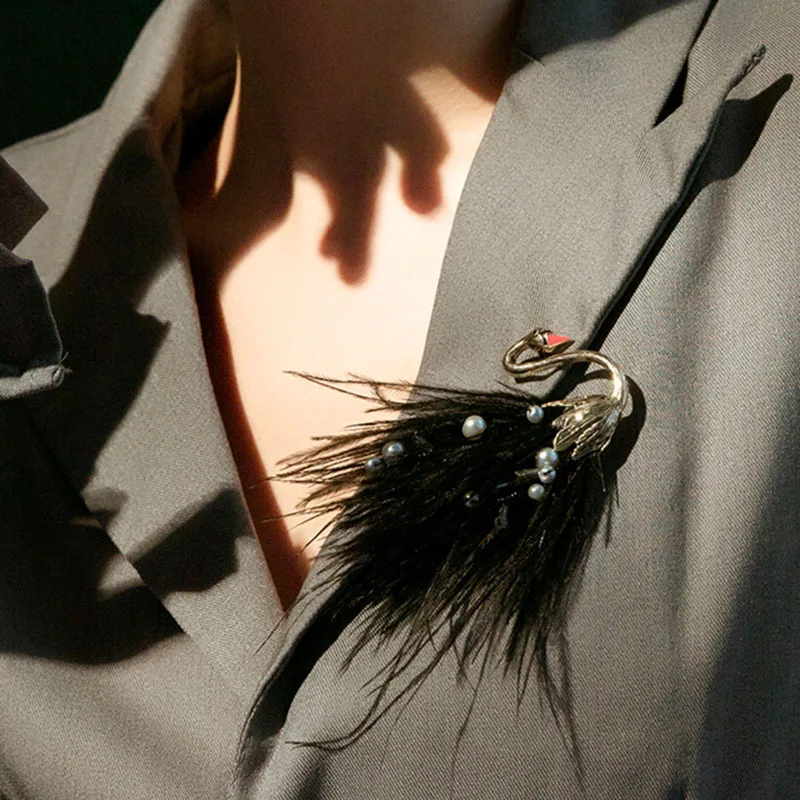 Vintage Elegant Personalized Swan Black Feather Brooches Pin Pearl Real Feather Brooch For Women
