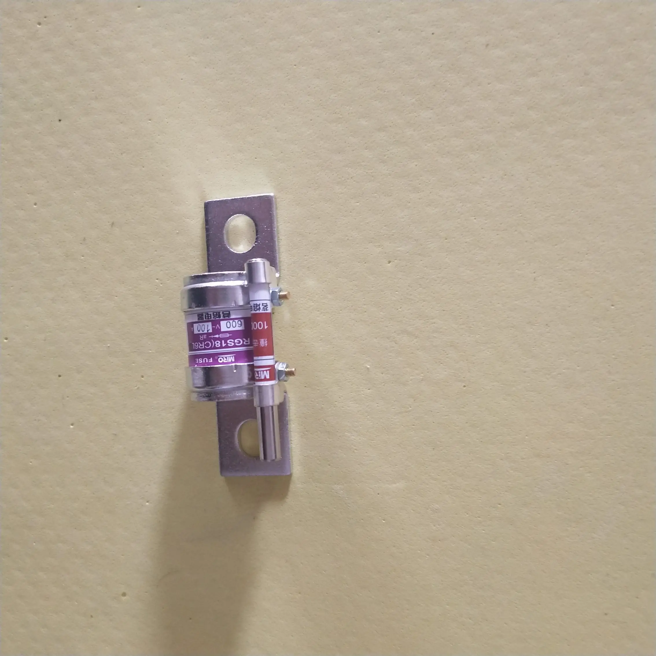 
Круглый трубный болт спиральный квадратный трубный предохранитель RS94G 500V 200A 