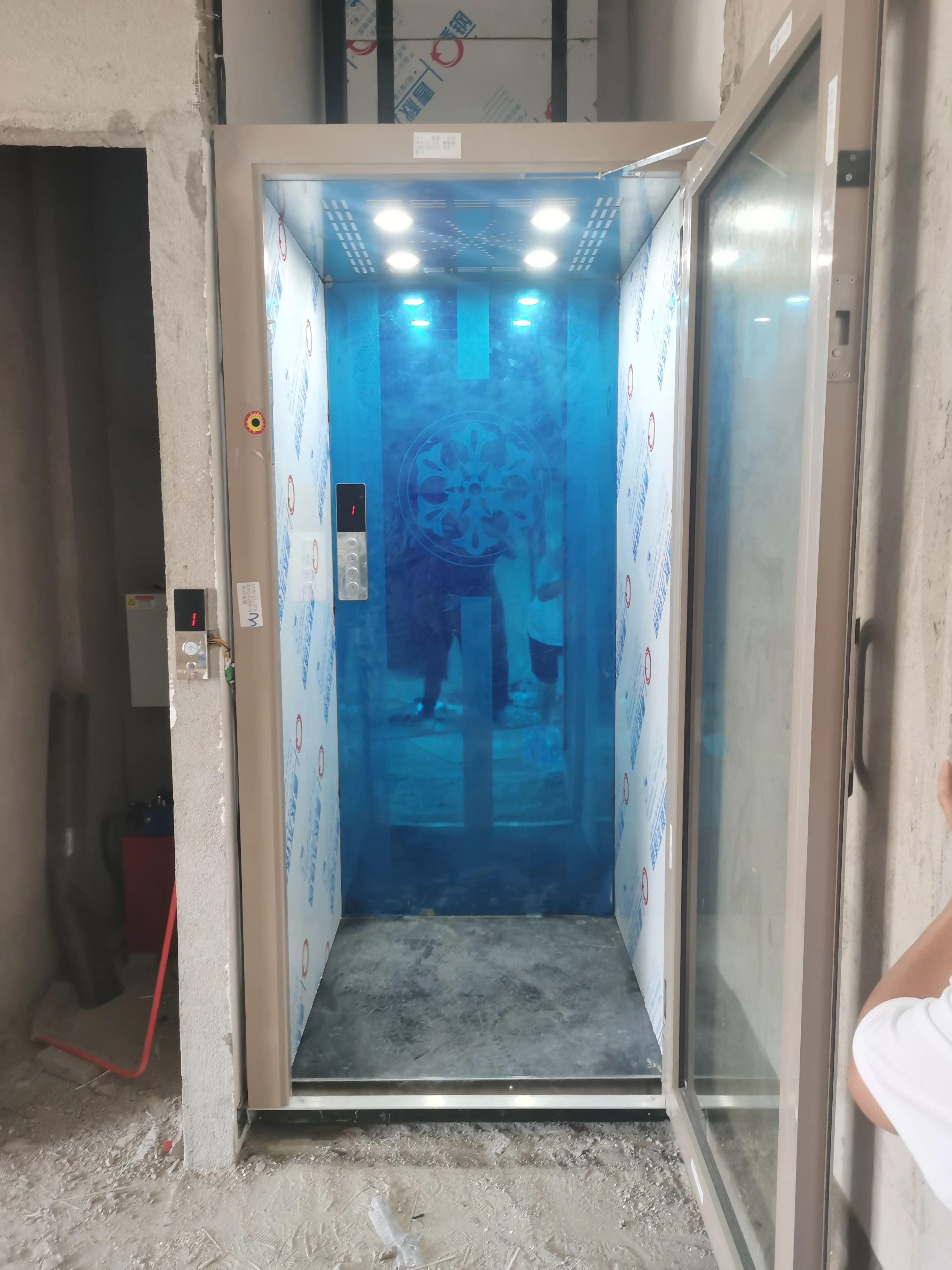 Stable and high quality CE Certificated 2 3 Hydraulic house elevator supportable 400kg Villa household lift