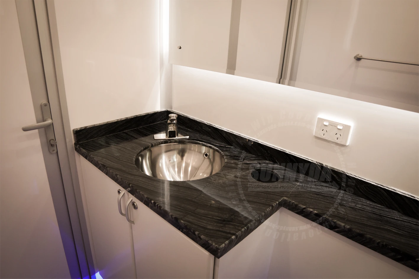 More popular portable china toilets folding type mobile toilet trailer