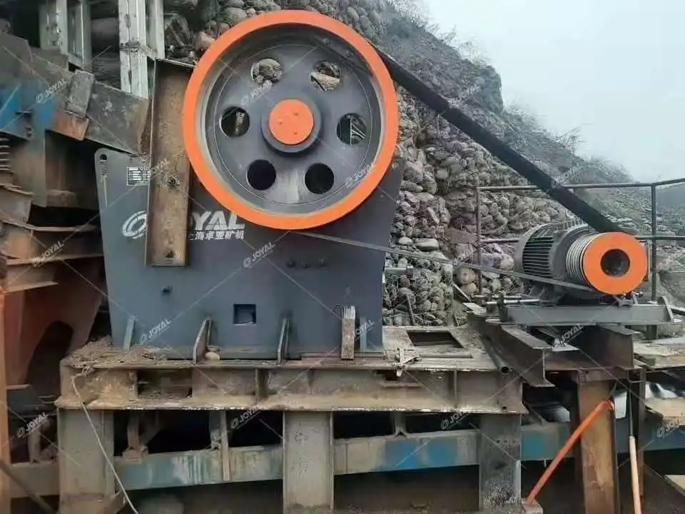 High Quality Rock Stone PE Jaw Crusher 750*1060 Jaw Crusher With Vibrating Screen