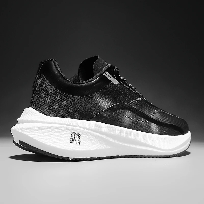 New lightweight and breathable sports shoes with built-in carbon board popcorn outsole running shoes