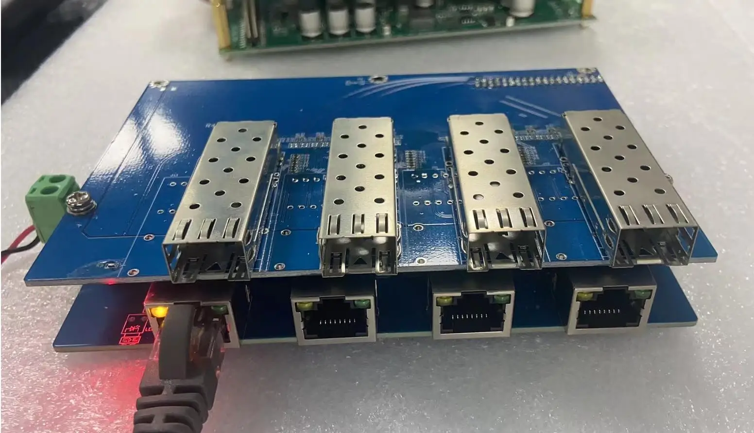 high condition din rail  4-Port 10/100Base-TX(PoE) +4-Port 100Base-FX Industrial PoE Switch