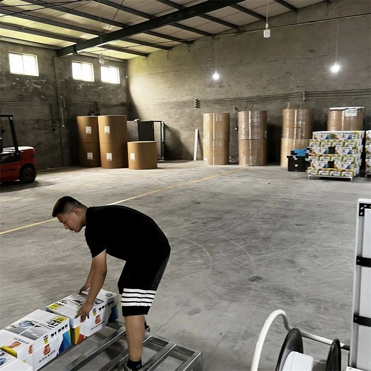 Горячая продажа A4 Размер копировальная бумага 80 gsm 500 листы для офиса