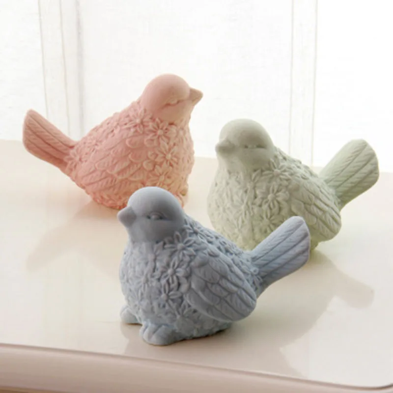 
European Style Rural Scrub Matte Ceramic Bird Magpie Craft Home Decoration Accessories Modern Desktop Small Ornaments 