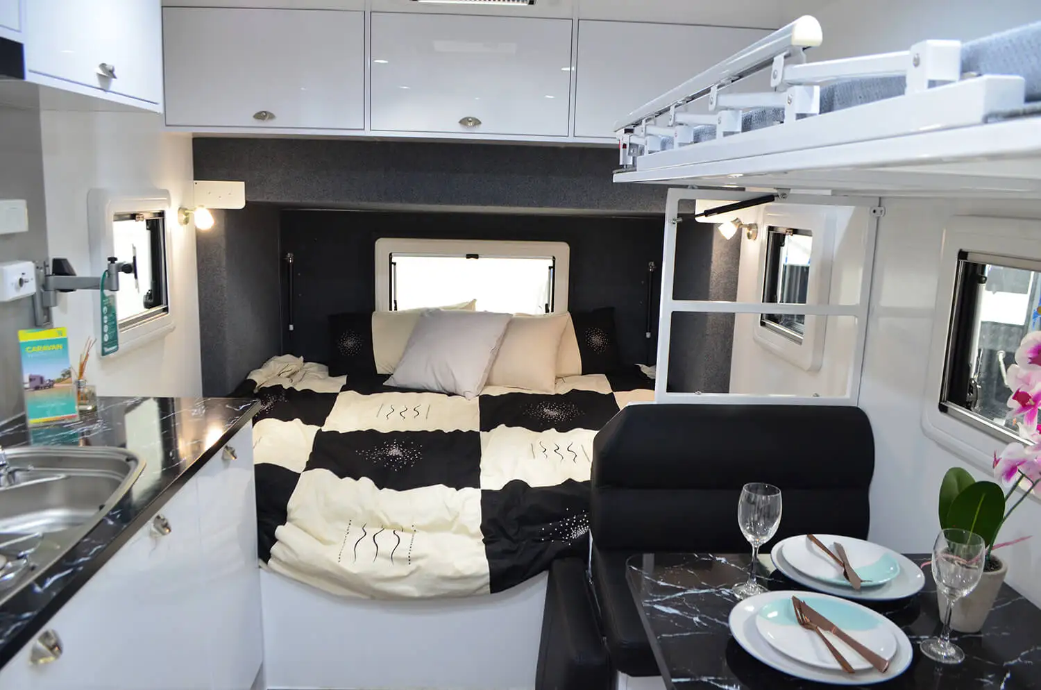 Australian Standard 15FT Pop Top Caravan Family Off Road Hybrid Camper Trailer with Bathroom