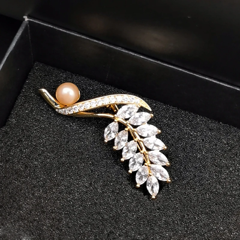 Factory wholesale customization Direct Selling Korean Trend Luxurious Pearls Broches brooches for women cc brooch