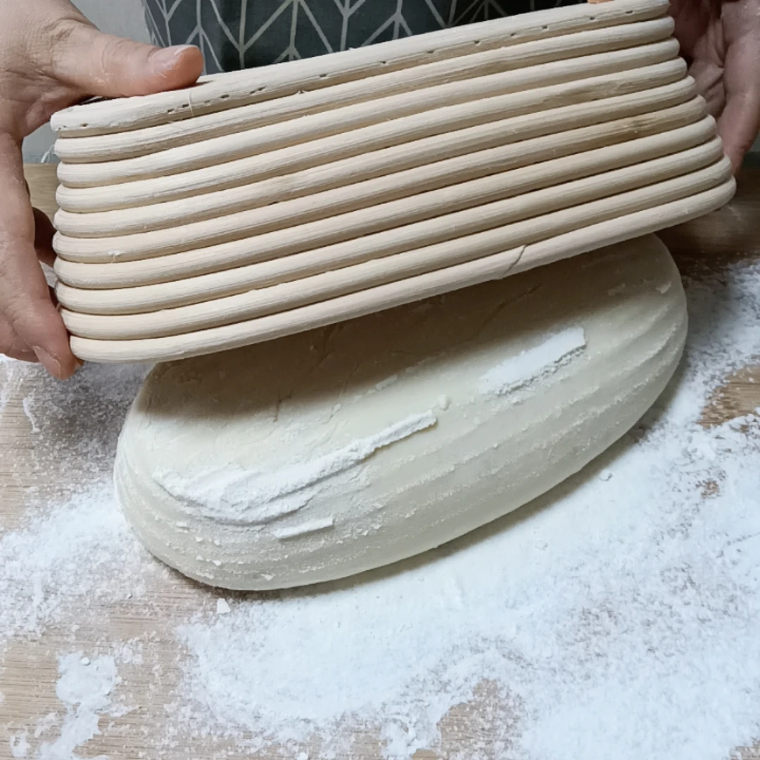 Прямоугольная плетеная корзина из ротанга