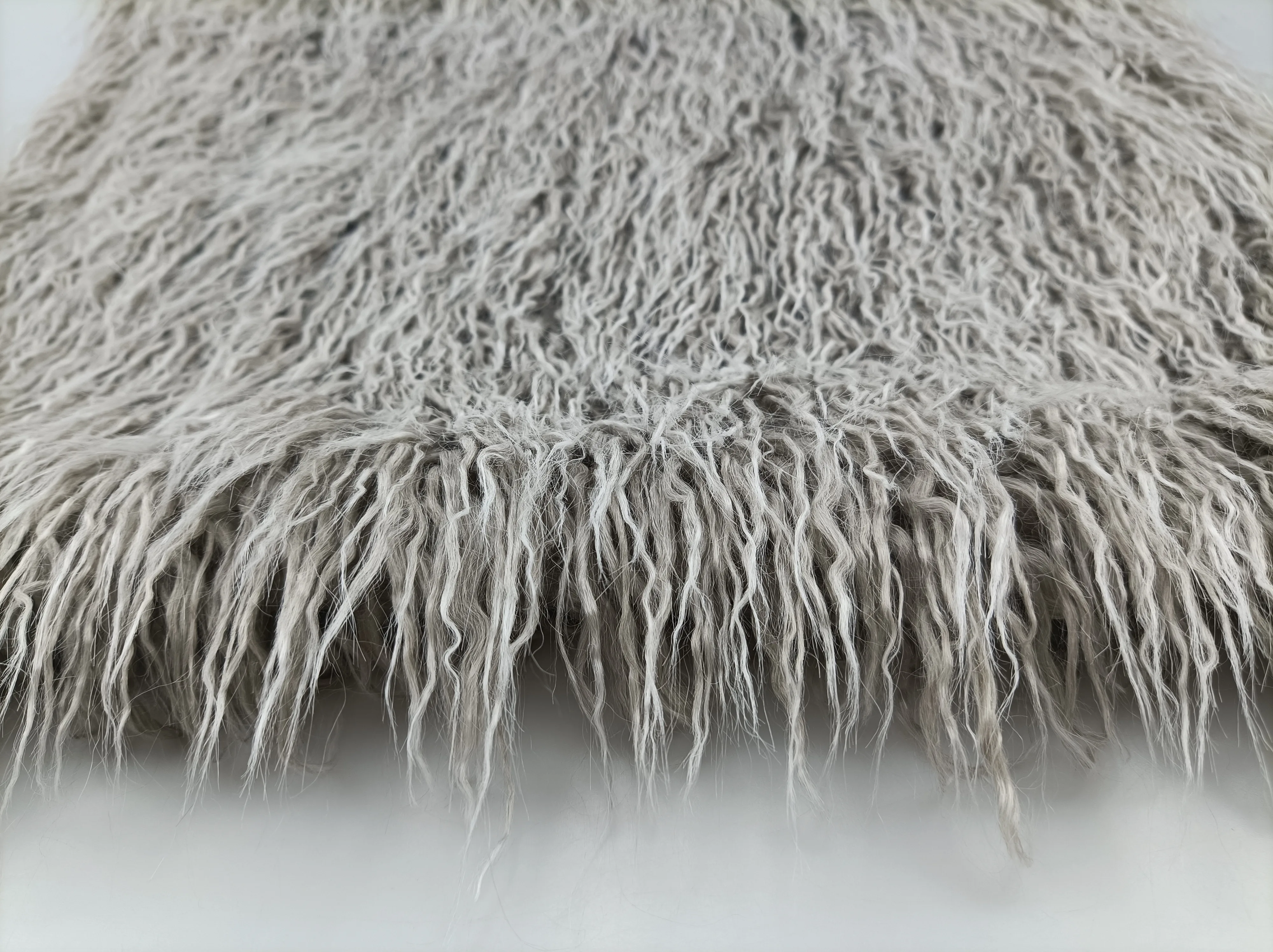 High Pile Mix Mongolian Sheep Faux Fur Fabric Luxurious for Garment/Hometextile/Toys