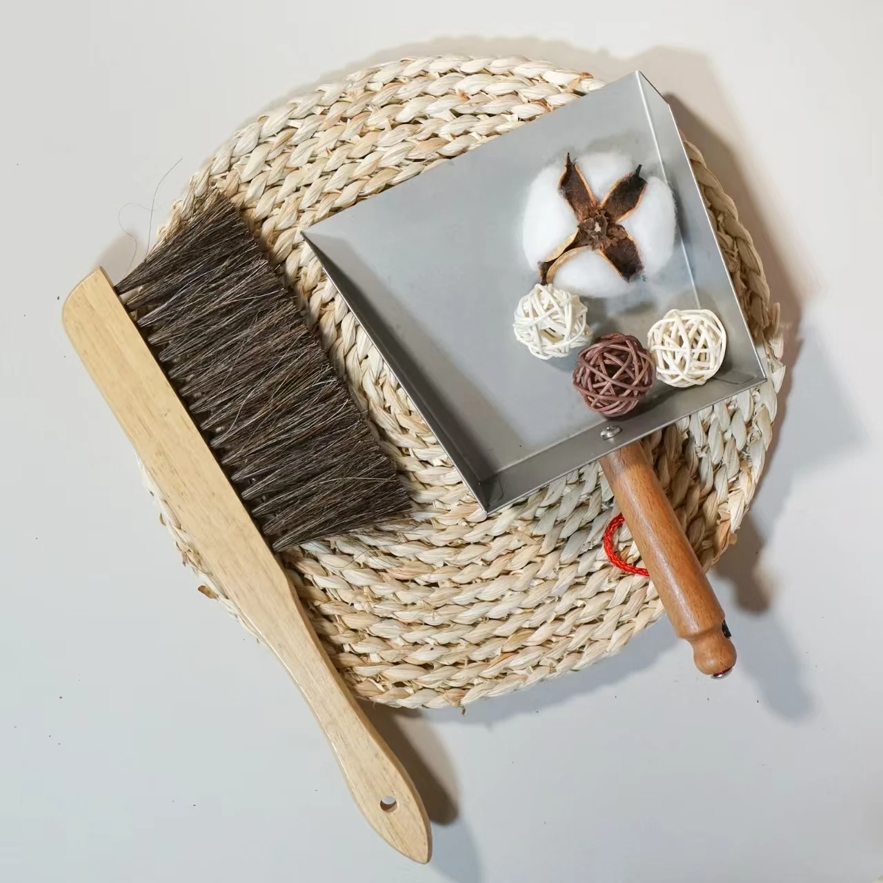HOT SELL Mini Portable Handheld and Broom Set Suitable For Home, Bathroom, Kitchen, Countertop And Other Places