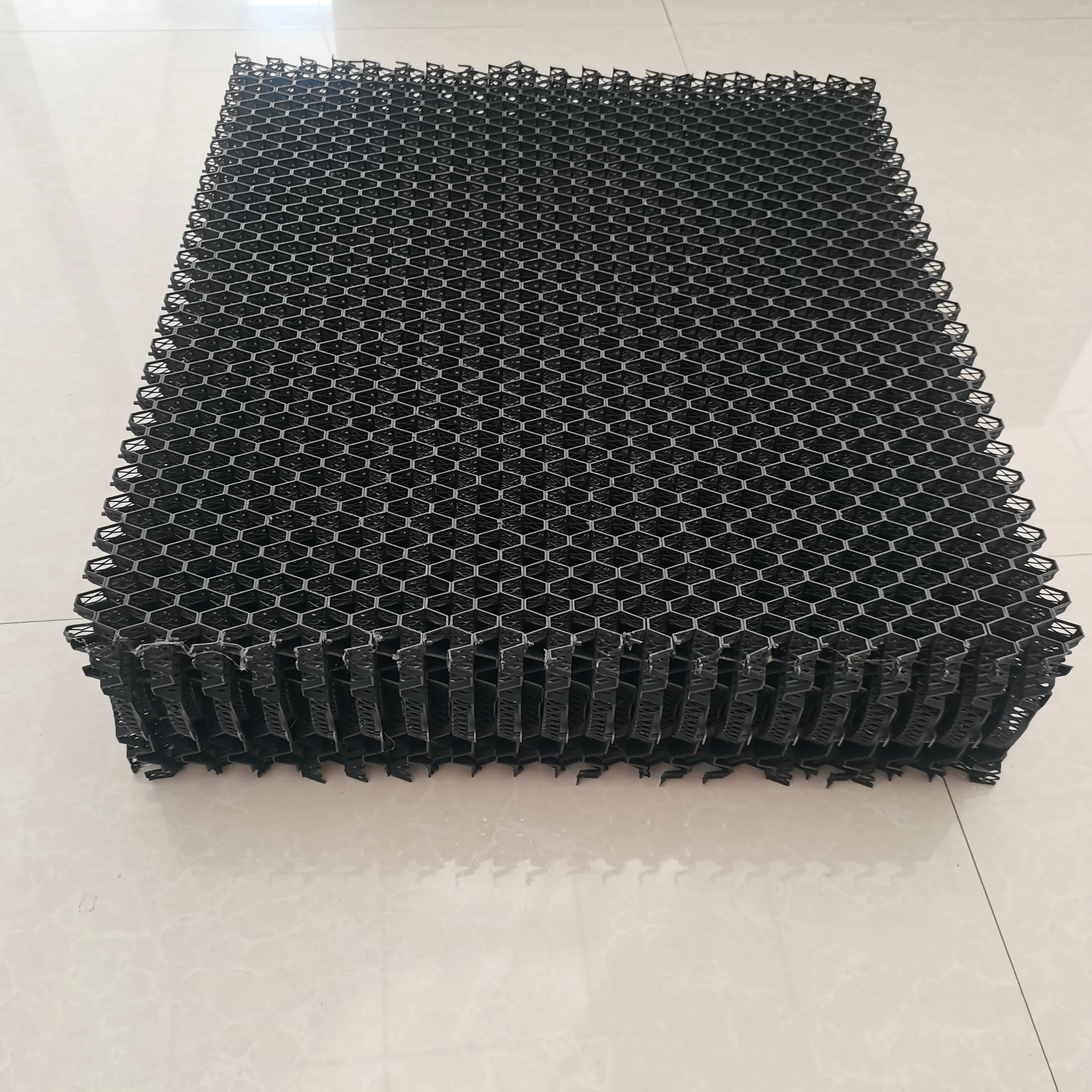 New Type PP PVC Honeycomb Water Curtain Evaporative Plastic Cooling Pad for Poultry Chicken House Pig Farm Greenhouse
