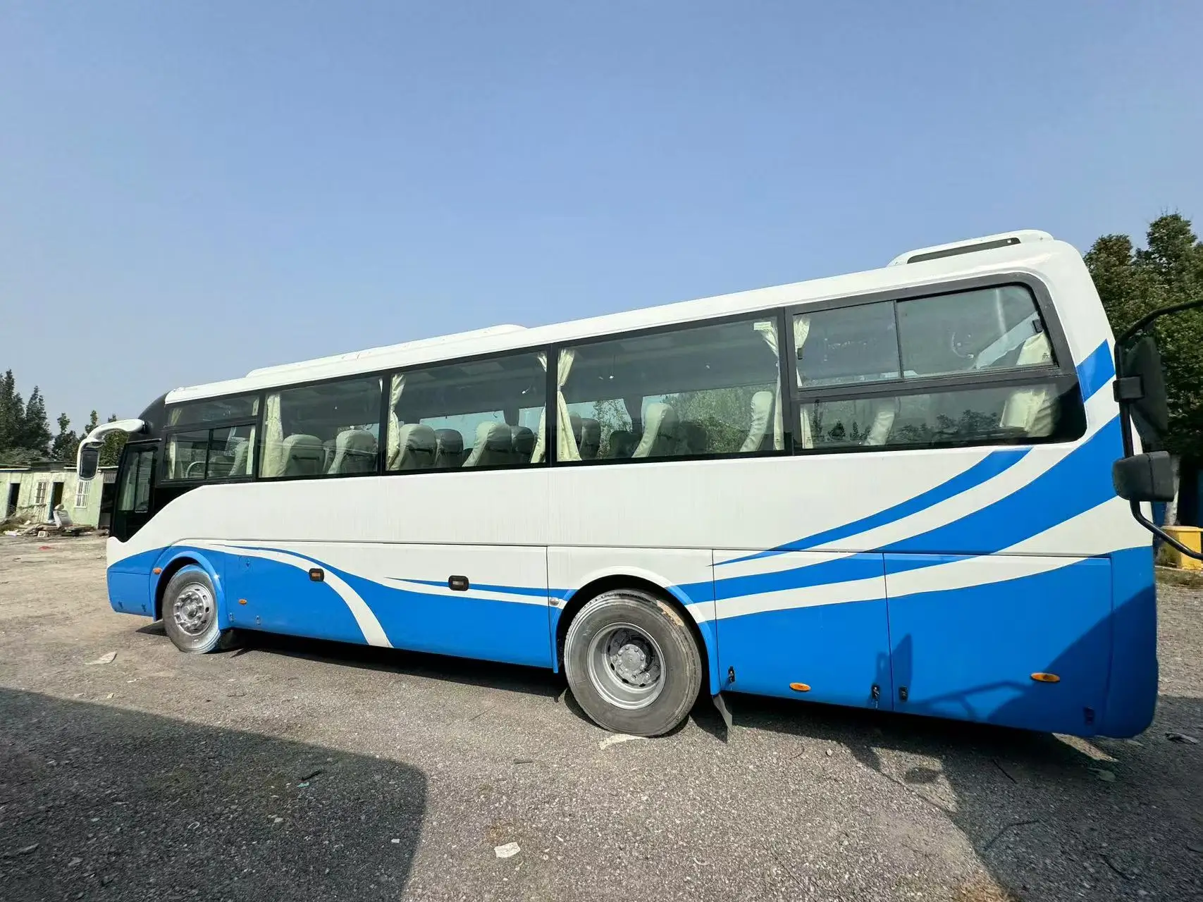 Автобус с туалетом Евро 5 Zk6999 Подержанный автобус Skywell 48 мест 10 м левосторонний для продажи подержанных автобусов