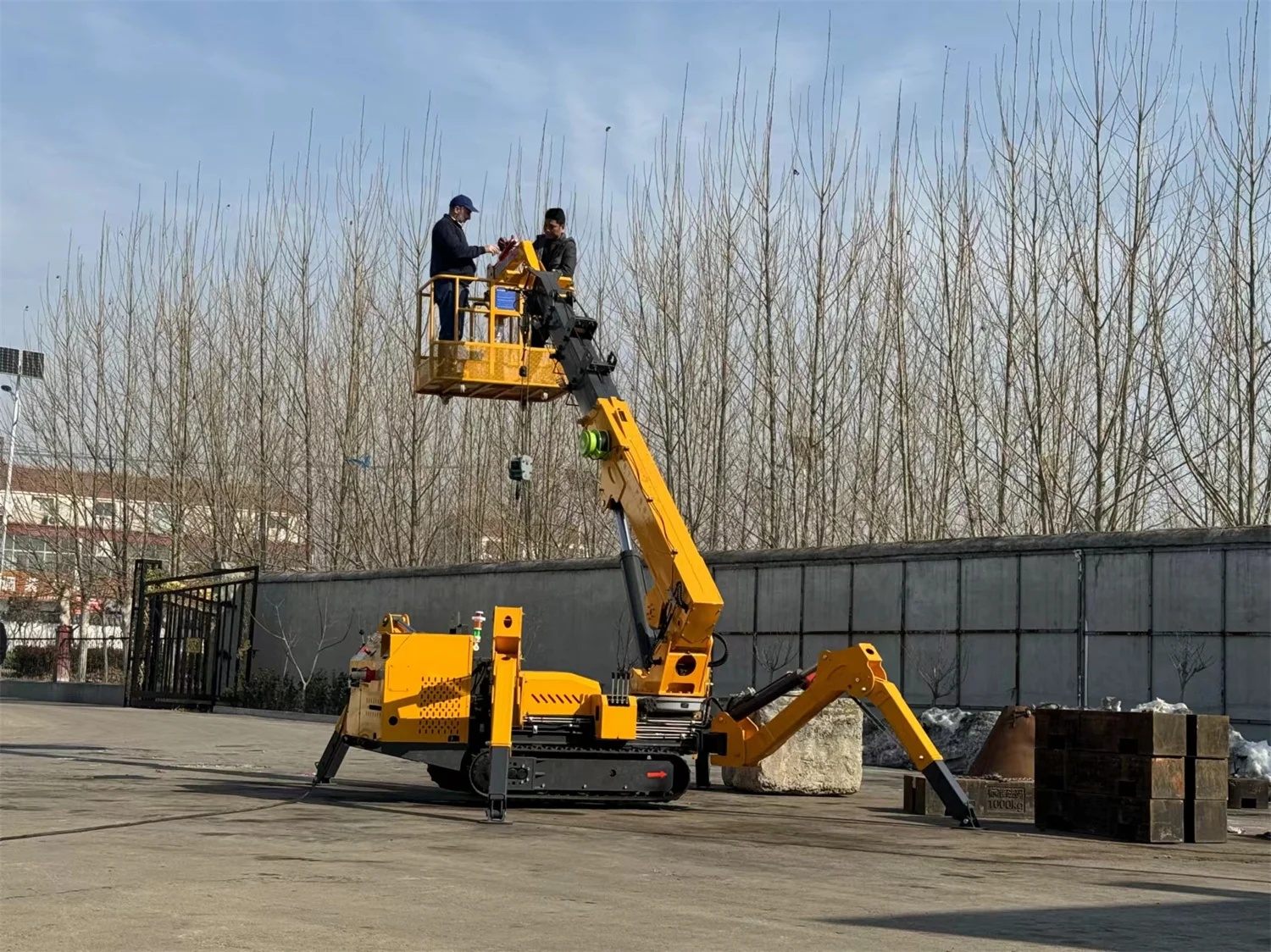Outstanding Quality 8.6m*0.4t Maximum Working Radius Small 3T Mini Spider Crane With Basket