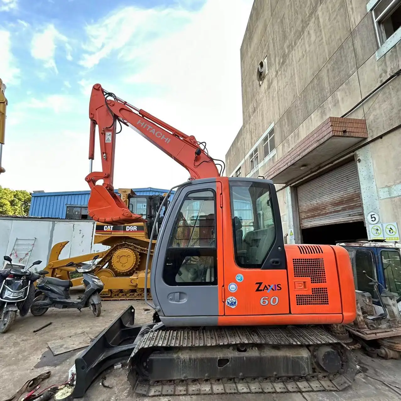 Экскаваторы Hitachi ZX60 б/у 6 тонн