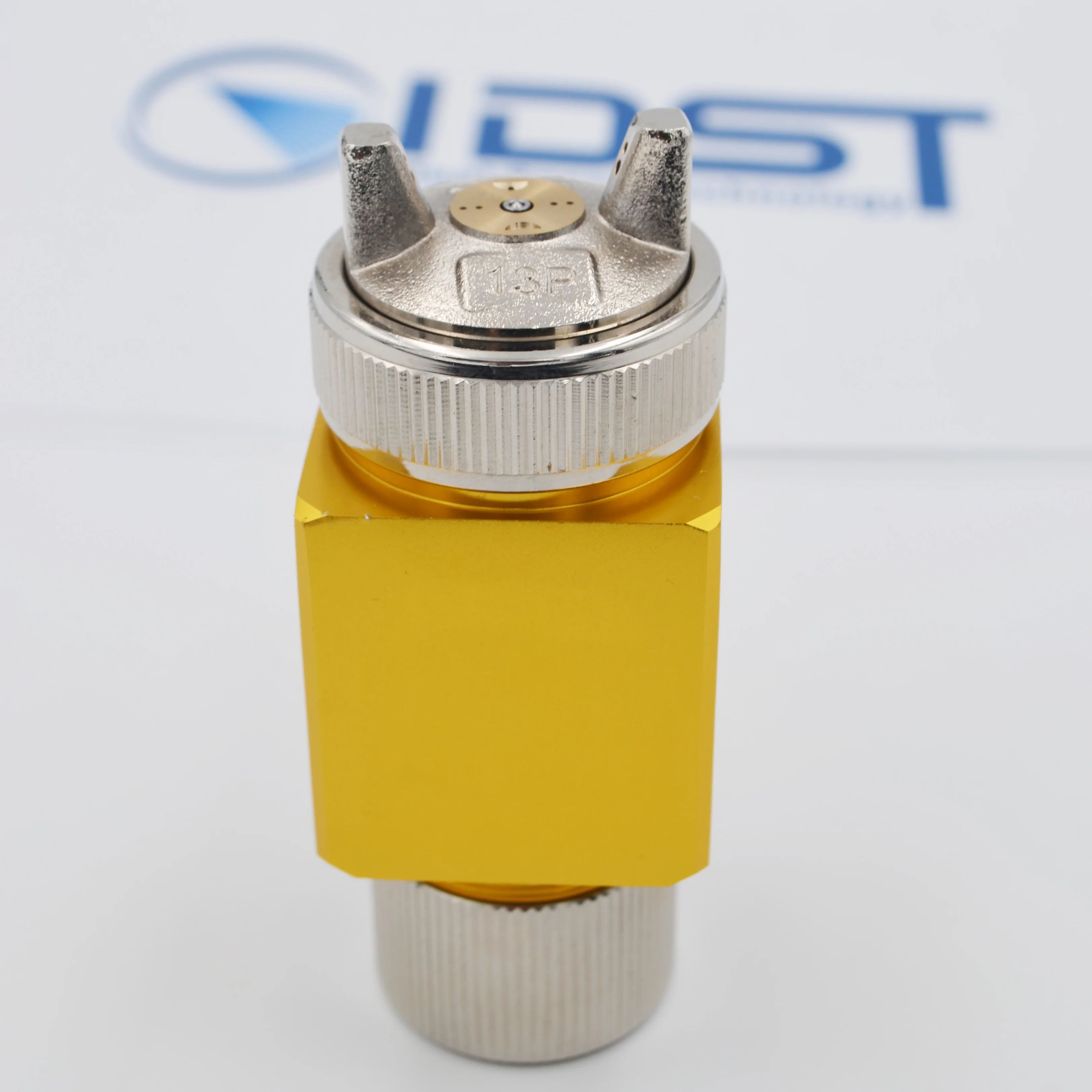 External mixing water air atomizing spray nozzle