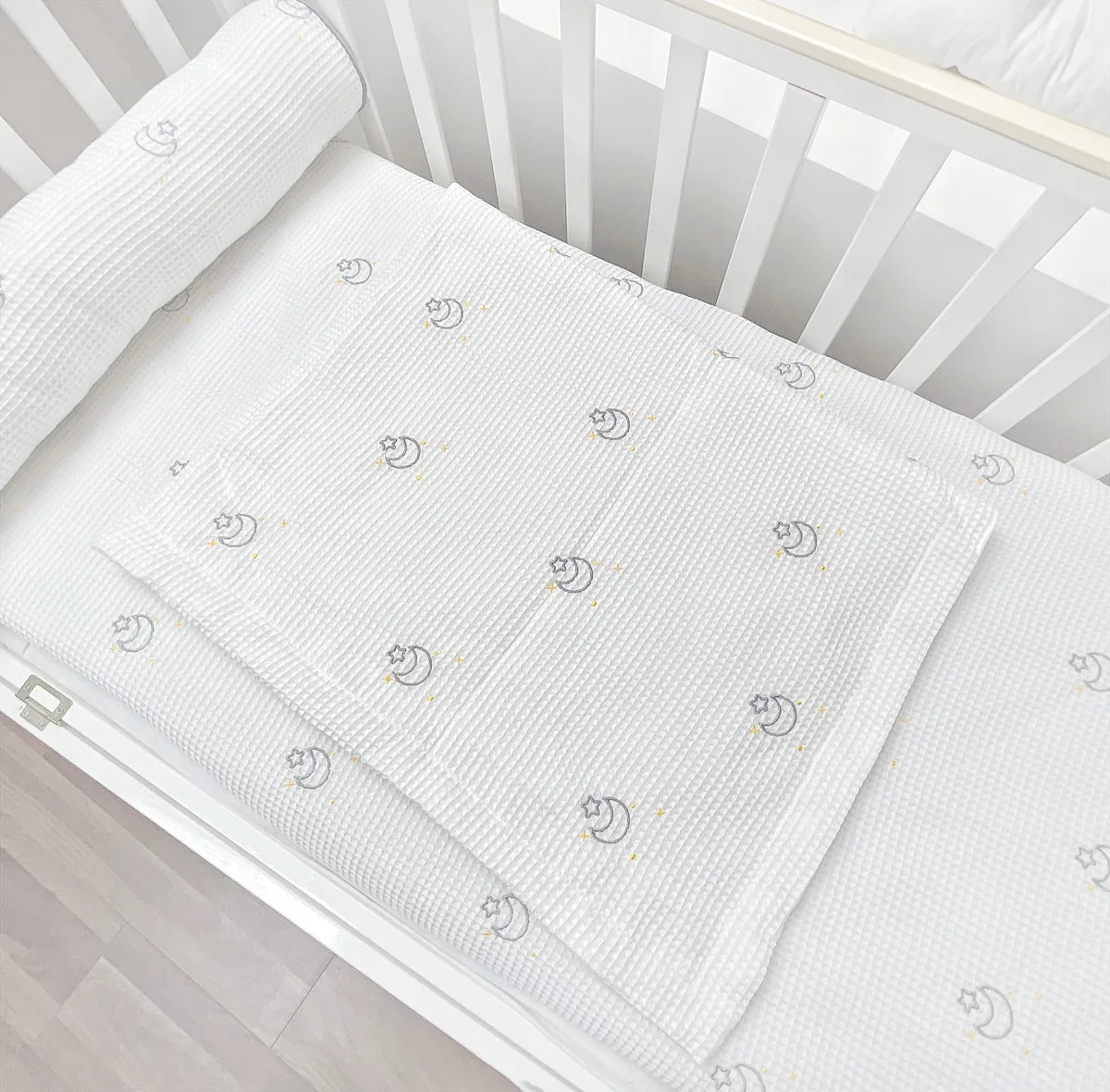 Mini Waffle Knitted Cotton Embroidered Bear Baby Blanket Newborn Summer Waffle Blanket