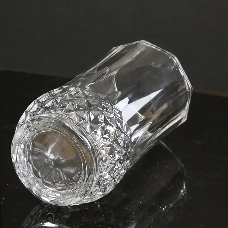 Luxurious Carved Red Wine Glasses: Perfect for Whiskey