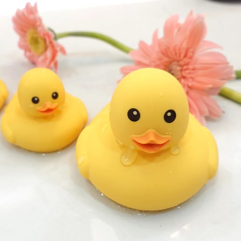 Wholesale Eco-Friendly Customizable Logo Free Bpa Silicone Yellow Bath Duck Toy Grade Food Silicone Shower Duck Toy