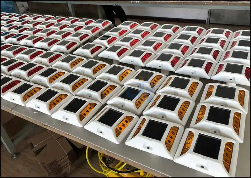 Круглый алюминиевый дорожный маркер с защитой от дорожного движения Ip68, мигающий светодиодный светильник на солнечной батарее, светоотражающий дорожный шип «кошачий глаз»