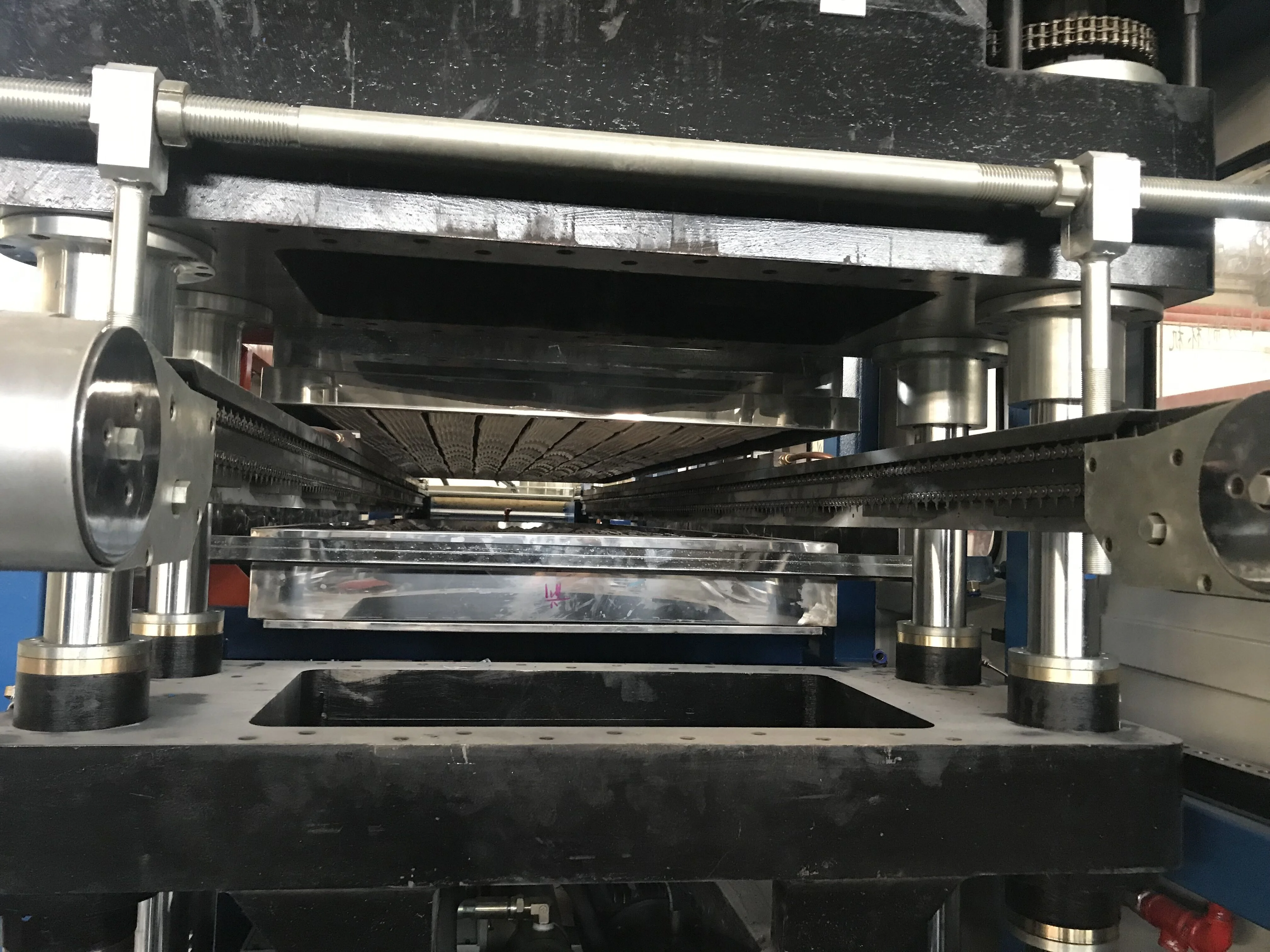 automatic cup thermoforming machine for containers